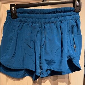 Lululemon tracker shorts 6 and seem 3 inches excellent condition